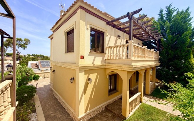 Herverkoop - Villa -
Orihuela Costa - Costa Blanca