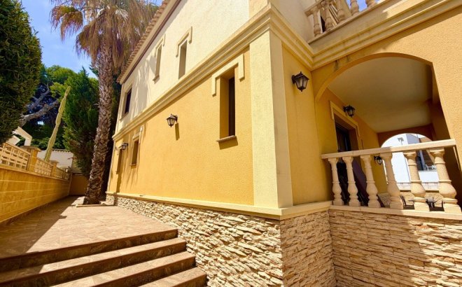 Herverkoop - Villa -
Orihuela Costa - Costa Blanca