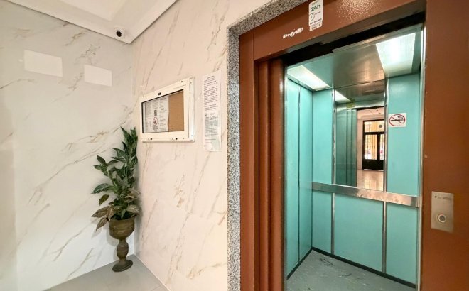 Revente - Appartement -
Torrevieja - PARQUE DE LAS NACIONES