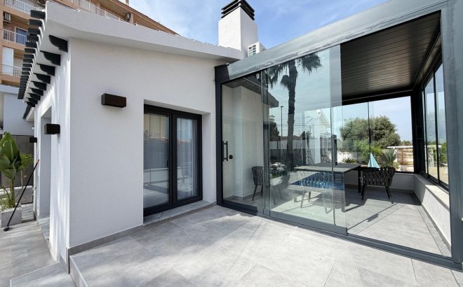 Resale - Villa -
Torrevieja - Punta Prima