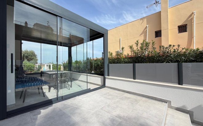 Resale - Villa -
Torrevieja - Punta Prima