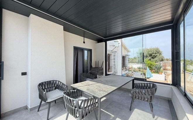 Resale - Villa -
Torrevieja - Punta Prima