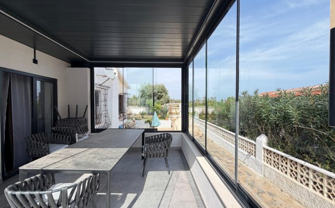 Resale - Villa -
Torrevieja - Punta Prima