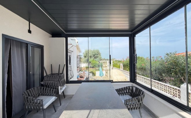 Resale - Villa -
Torrevieja - Punta Prima