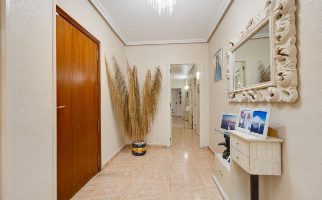 Resale - Apartment -
Torrevieja - Centro