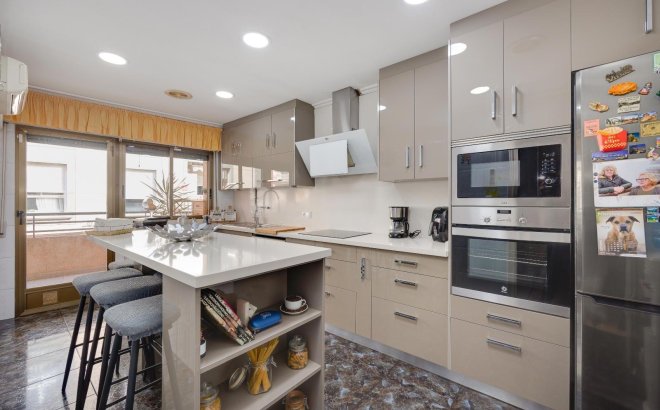 Resale - Apartment -
Torrevieja - Centro