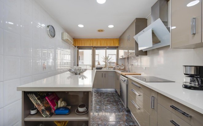 Resale - Apartment -
Torrevieja - Centro