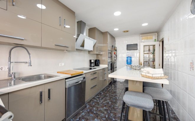 Resale - Apartment -
Torrevieja - Centro