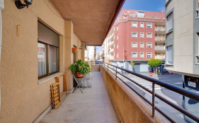 Resale - Apartment -
Torrevieja - Centro