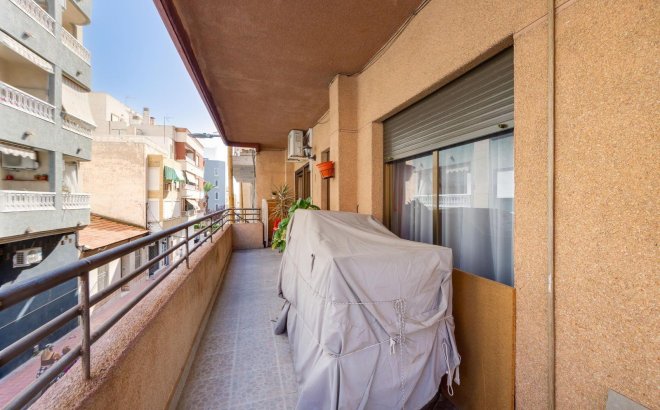Resale - Apartment -
Torrevieja - Centro