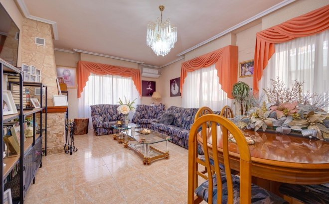 Resale - Apartment -
Torrevieja - Centro