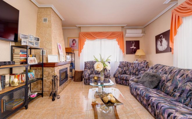 Resale - Apartment -
Torrevieja - Centro