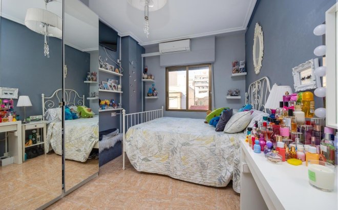 Resale - Apartment -
Torrevieja - Centro