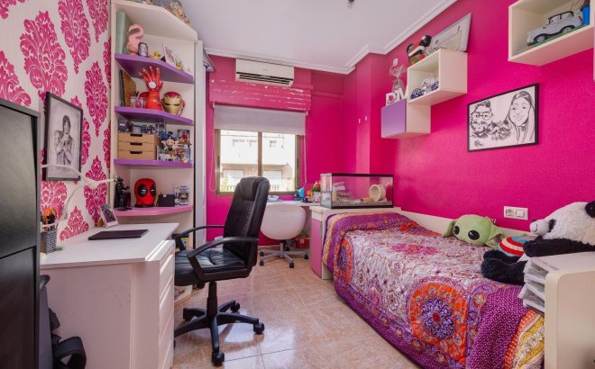 Resale - Apartment -
Torrevieja - Centro