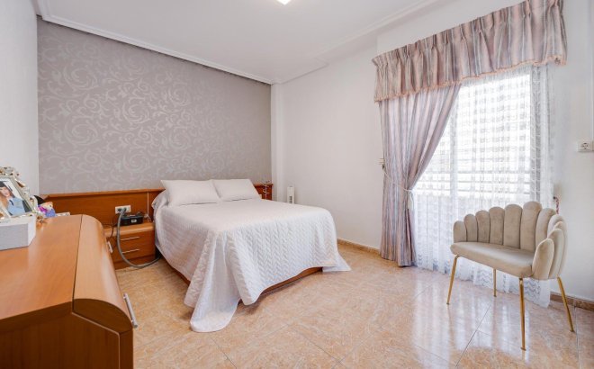Resale - Apartment -
Torrevieja - Centro