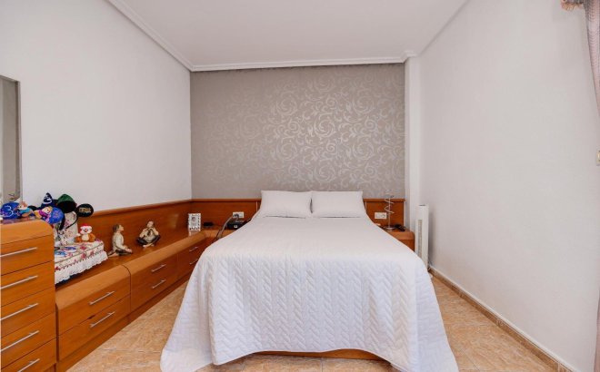 Resale - Apartment -
Torrevieja - Centro