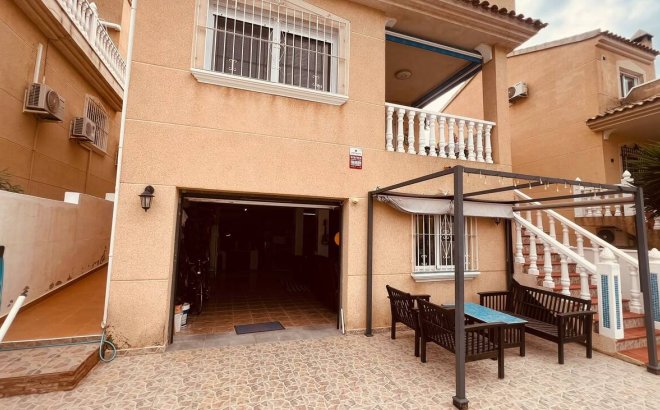Revente - Villa -
Villamartin - Costa Blanca