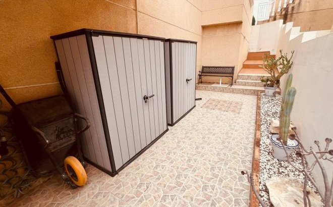 Revente - Villa -
Villamartin - Costa Blanca