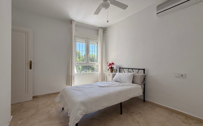 Resale - Villa -
Orihuela Costa - Costa Blanca