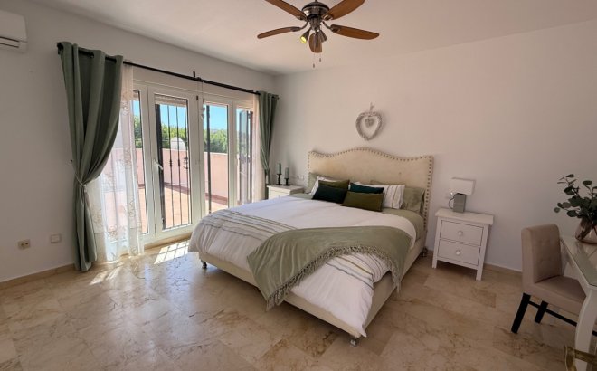 Resale - Villa -
Orihuela Costa - Costa Blanca