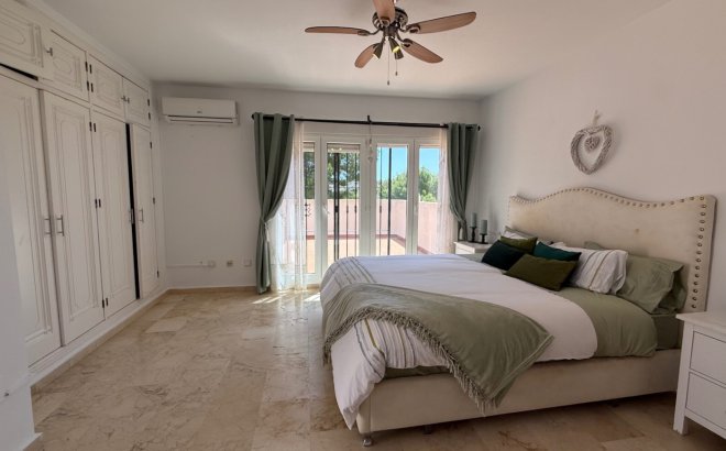 Resale - Villa -
Orihuela Costa - Costa Blanca