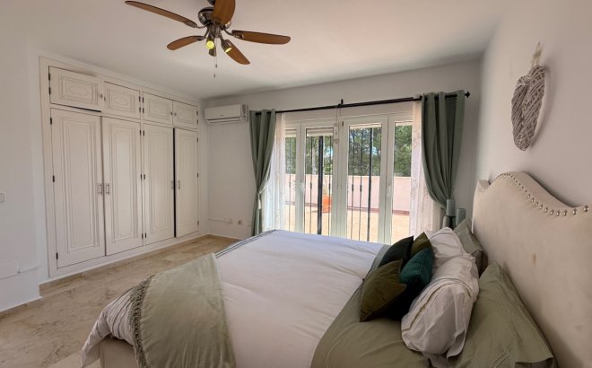 Resale - Villa -
Orihuela Costa - Costa Blanca