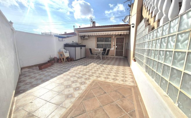 Resale - Bungalow -
Torrevieja - Torretas