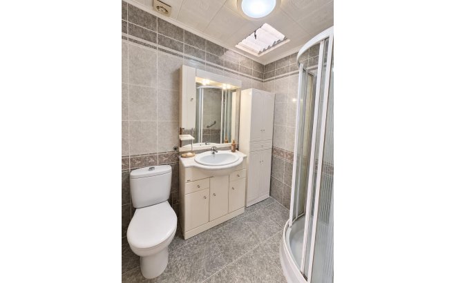 Resale - Bungalow -
Torrevieja - Torretas