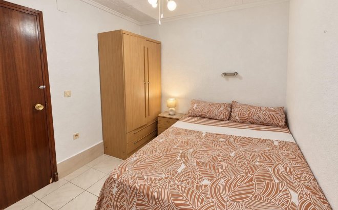 Resale - Bungalow -
Torrevieja - Torretas