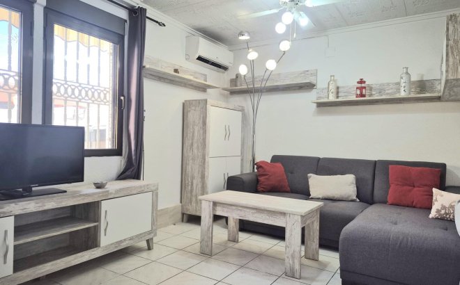 Resale - Bungalow -
Torrevieja - Torretas