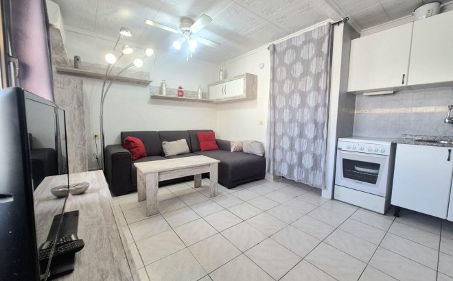 Resale - Bungalow -
Torrevieja - Torretas