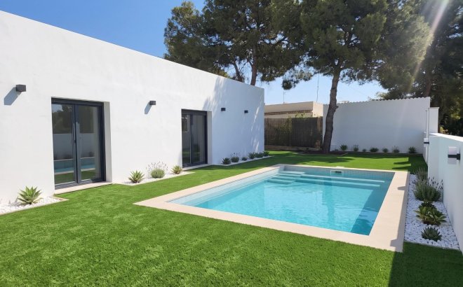 Resale - Villa -
Torrevieja - Los Balcones - Los Altos del Edén