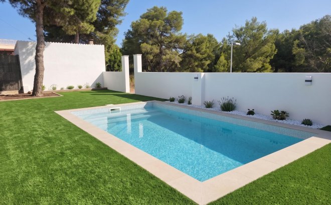 Resale - Villa -
Torrevieja - Los Balcones - Los Altos del Edén