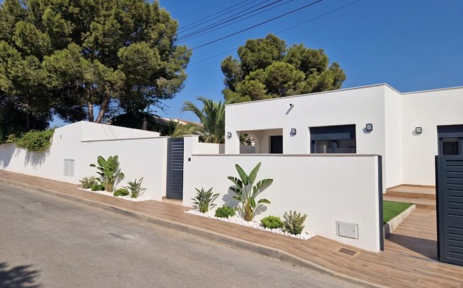 Resale - Villa -
Torrevieja - Los Balcones - Los Altos del Edén