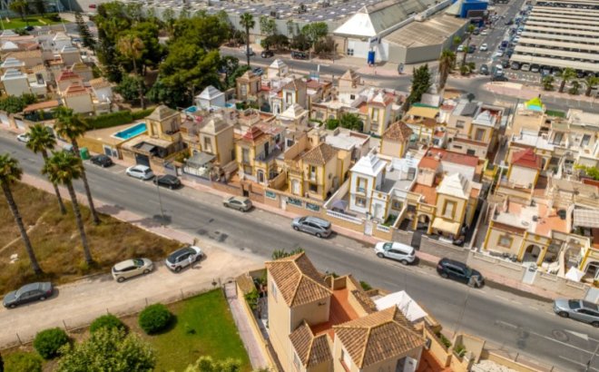 Resale - Town House -
Torrevieja - Costa Blanca