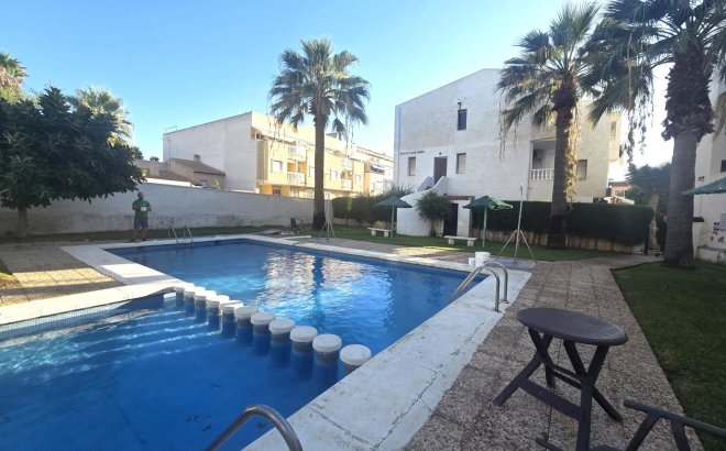 Resale - Dúplex -
Torrevieja - Habaneras