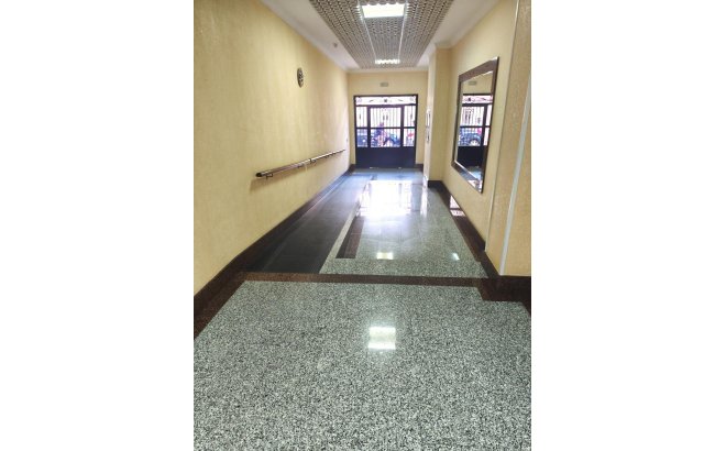 Resale - Apartment -
Torrevieja - Centro