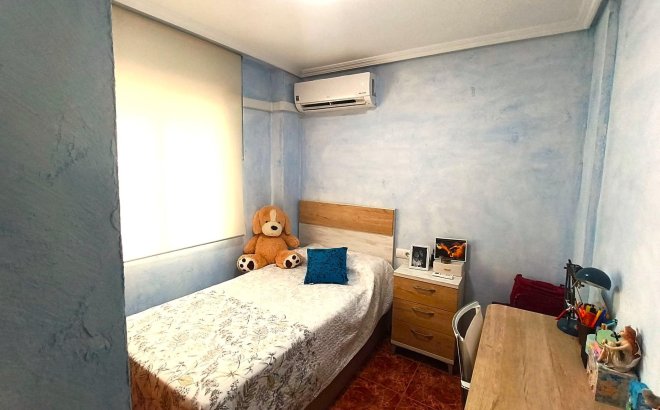 Resale - Apartment -
Torrevieja - Centro