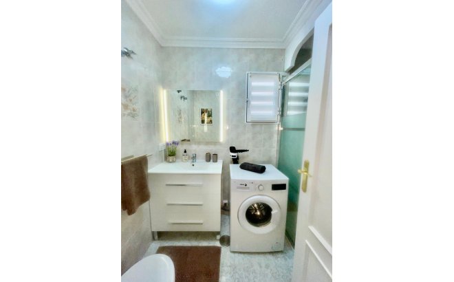 Revente - Appartement -
Torrevieja - Estacion De Autobuses