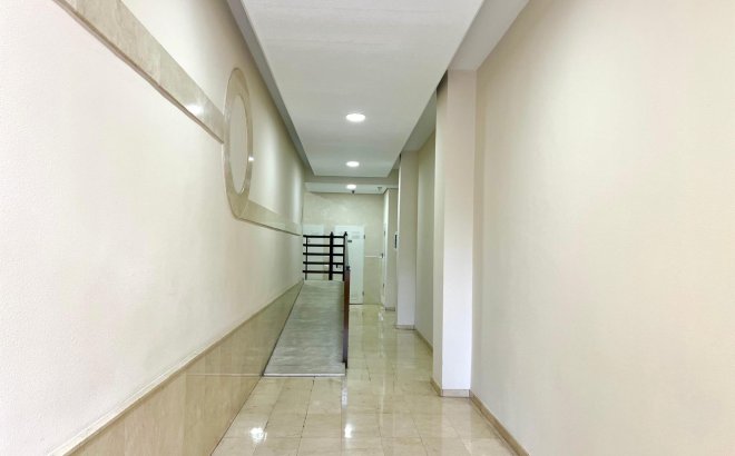 Resale - Apartment -
Torrevieja - Puerto Deportivo