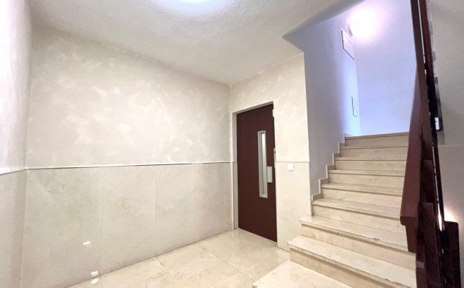 Resale - Apartment -
Torrevieja - Puerto Deportivo