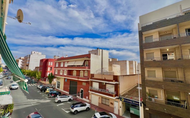 Resale - Apartment -
Torrevieja - Puerto Deportivo
