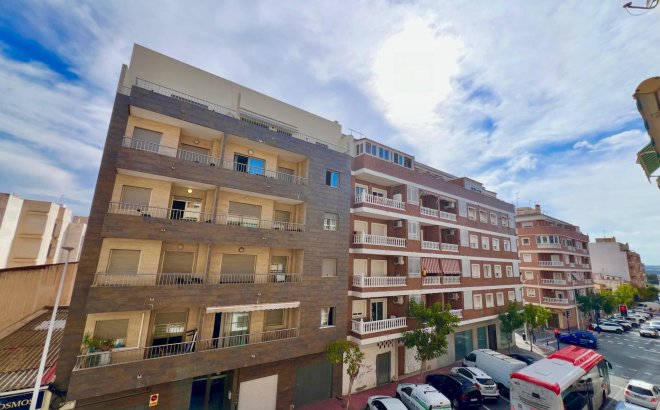 Resale - Apartment -
Torrevieja - Puerto Deportivo