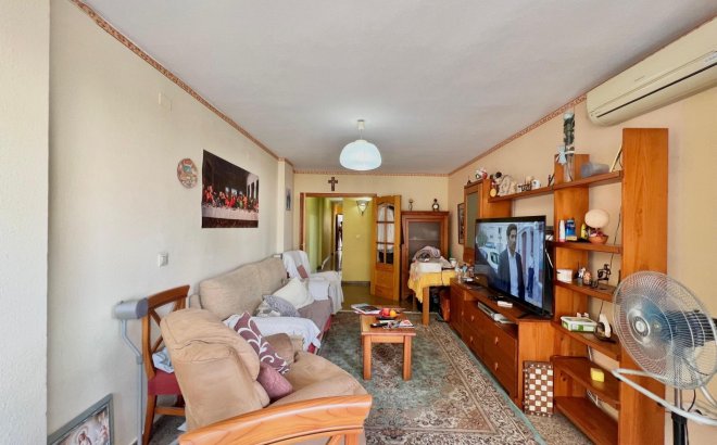 Resale - Apartment -
Torrevieja - Puerto Deportivo