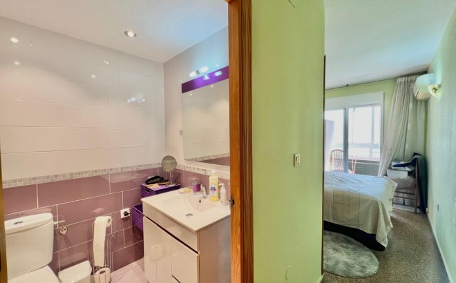 Resale - Apartment -
Torrevieja - Puerto Deportivo