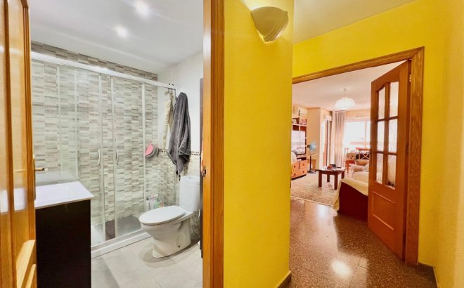 Resale - Apartment -
Torrevieja - Puerto Deportivo