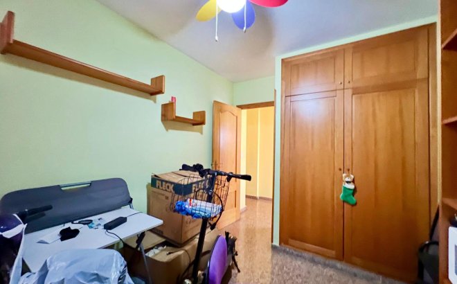 Resale - Apartment -
Torrevieja - Puerto Deportivo