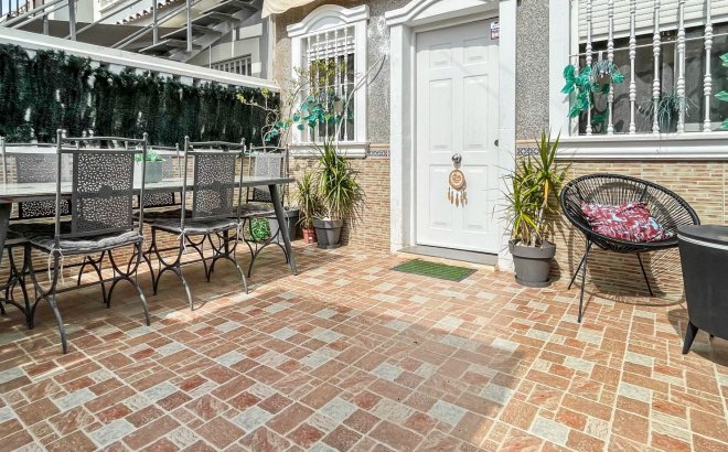 Resale - Bungalow -
Torrevieja - Costa Blanca