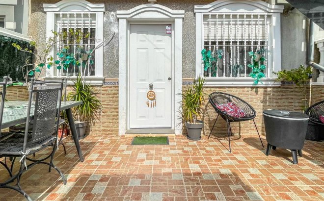 Resale - Bungalow -
Torrevieja - Costa Blanca
