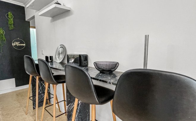 Resale - Bungalow -
Torrevieja - Costa Blanca